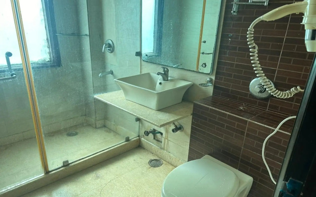 The Metropolis Guest House Near RK Ashram Metro Station