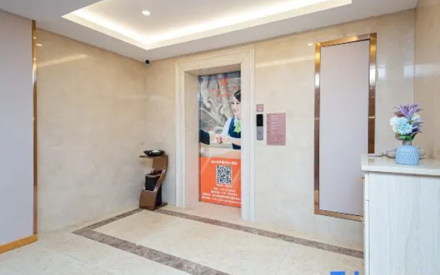 Vienna Hotel (Biyan Avenue, Yingshan Hot Spring Town)