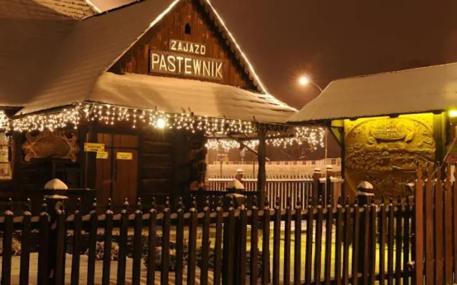 Zajazd-Camping-Skansen Pastewnik