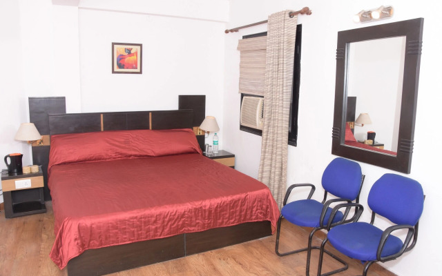 8fold-Pinecrest By LaRiSa, Bhimtal