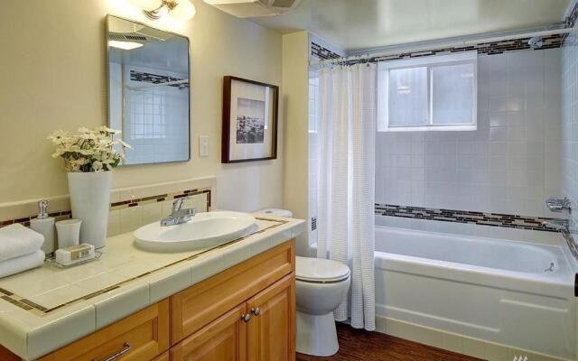 Private Suite 3 Bedrooms&Living near U-District