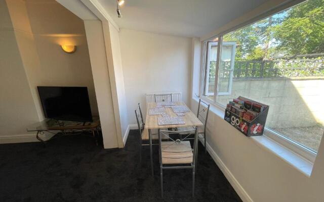 3 bedroom Garden apartment next to craig-y-don park