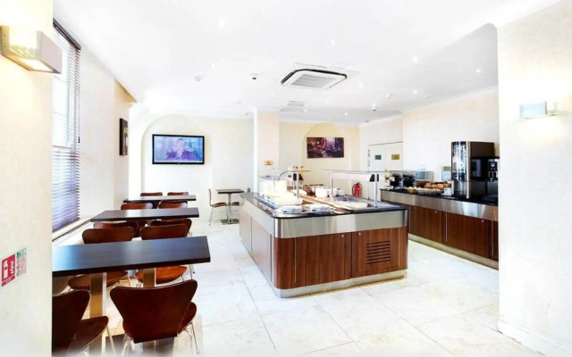 Queens Park Hotel