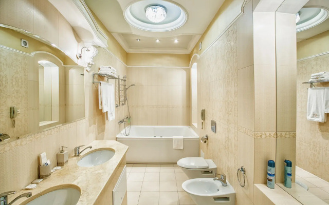 Metropol Hotel