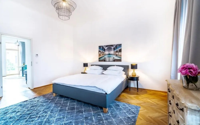 Apartment With Terrace King Bed in Krems Stadt