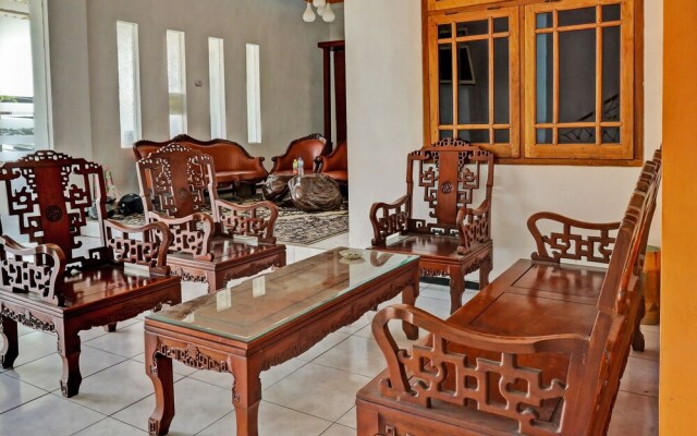 Capital O 1362 Ciliwung Guest House Syariah