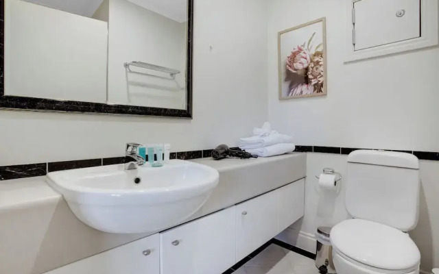 City Hideaway 1 BR Apt with Pool - Gym