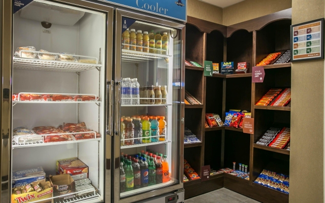 Comfort Inn & Suites Airport Convention Center