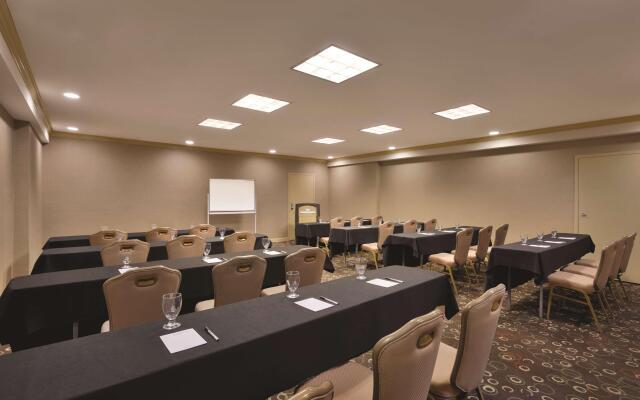 Radisson Hotel Lenexa Overland Park