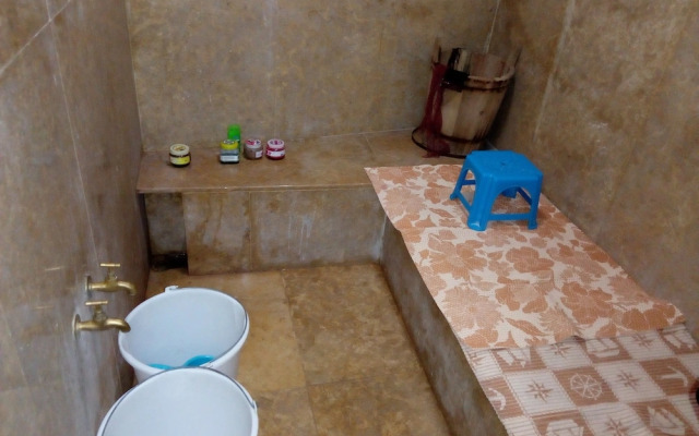 Riad Jenan Adam