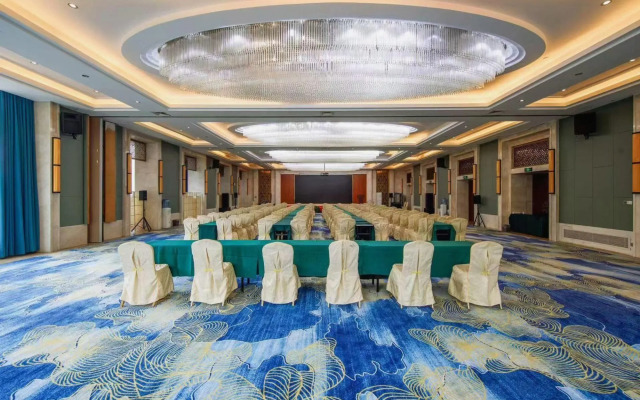 Yixing Eastluus Hotel