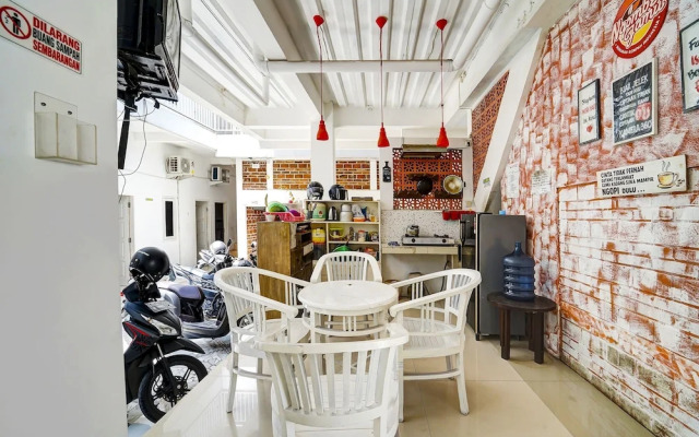 Super OYO 91173 Guesthouse King Puntodewo