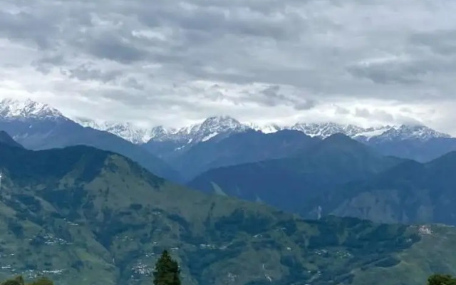 Goroomgo Mansarovar Inn Munsyari