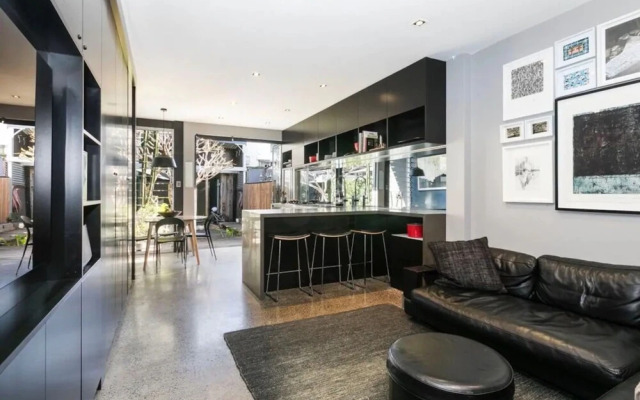 Spacious Modern Terrace House With Free Parking