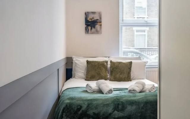 London Charm House Near Tube Station