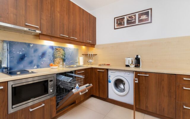 Willa 4 Pory Roku Apartment by Renters