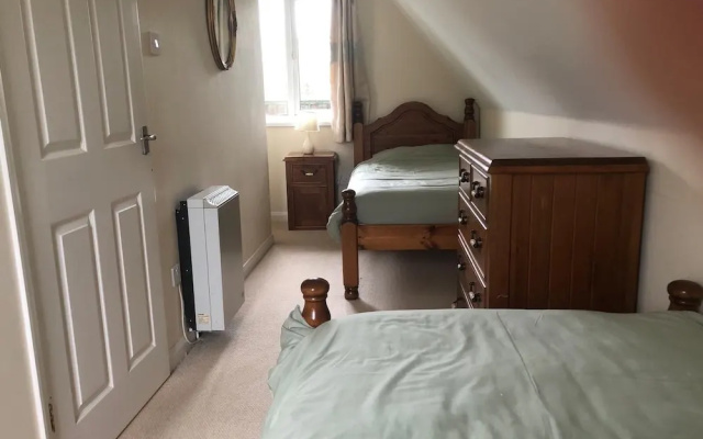 Cosy 3 Bedroom House on Cornish Estate With Pool