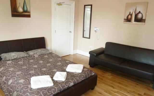 Central Studios Gloucester Road by Rooms Booked - Free Parking