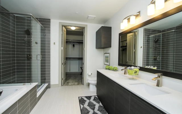 1BR Business Suite w/ Pool Near Downtown