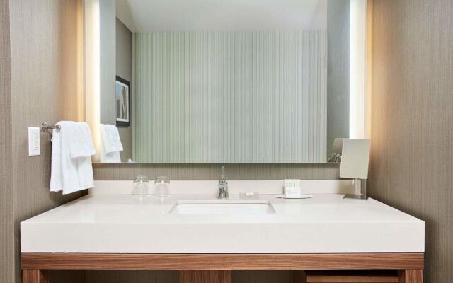 Courtyard Erie Bayfront