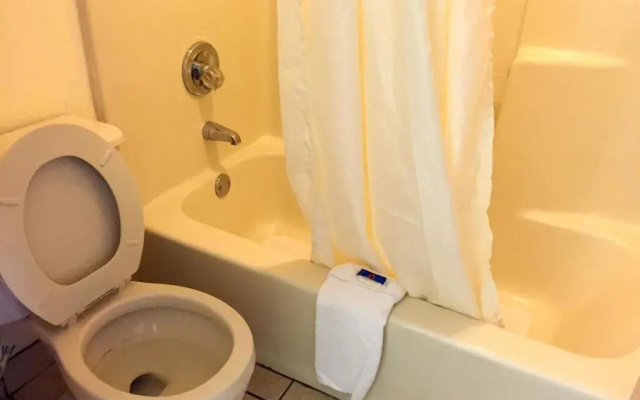 Motel 6 Calera AL