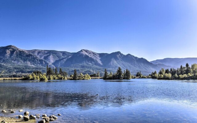 Stunning Stevenson Retreat w/ Mountain Views!