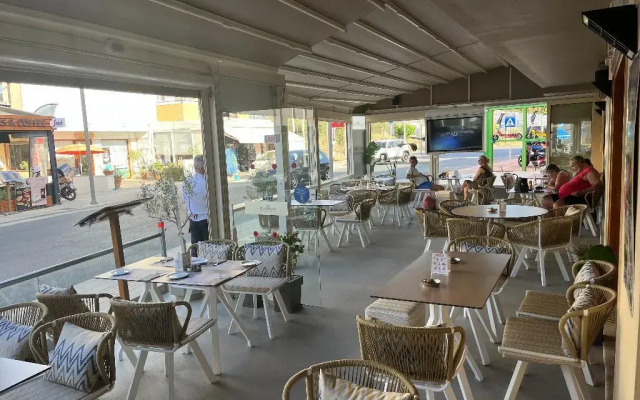 Acropolis Apartments