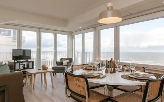 Beautiful Seaview Apartment With Private Garage