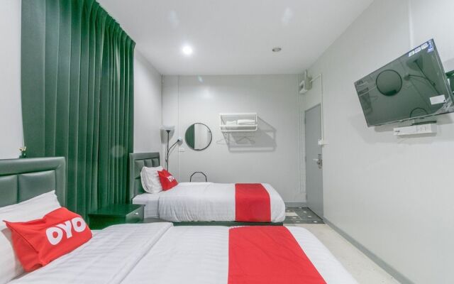 OYO 818 Suksomboon Residence