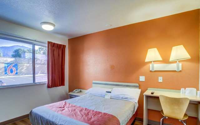 Motel 6 Grants Pass, OR