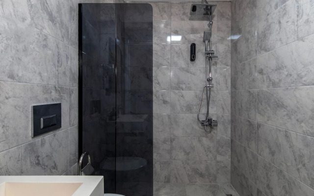 Hilltown Airport Hotel