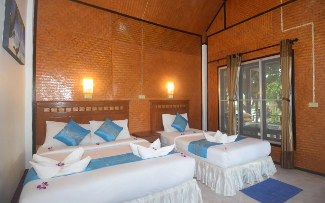 Lanta Long Beach Hostel