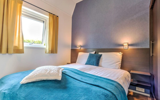Beautiful Bungalow with Hot Tub in Kaatsheuvel