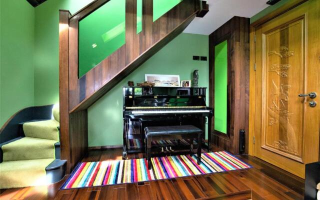 Belmont Penthouse Apartment