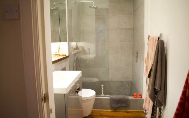 Stylish Georgian Apartment in Leith