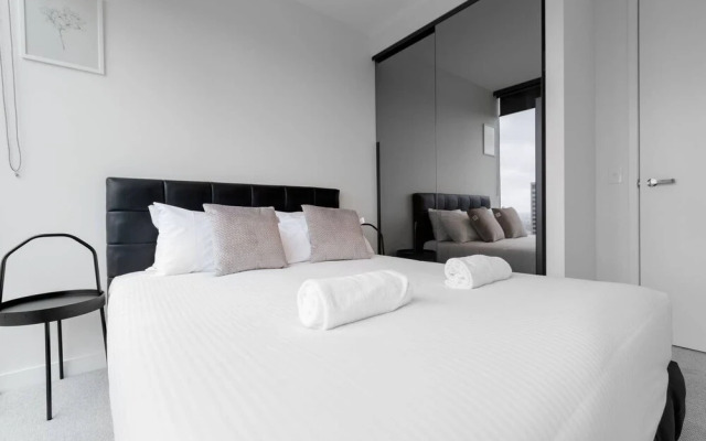 Luxury 2bed2bath apt in the Heart of Mel@collins