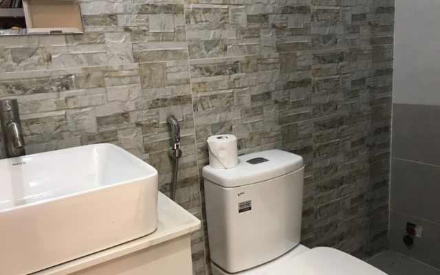 Smiley Apartment 8