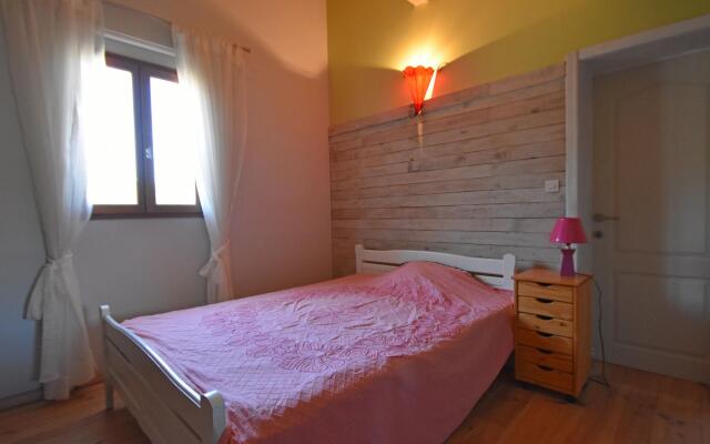 Lush villa in Vélieux with private heated swimming pool