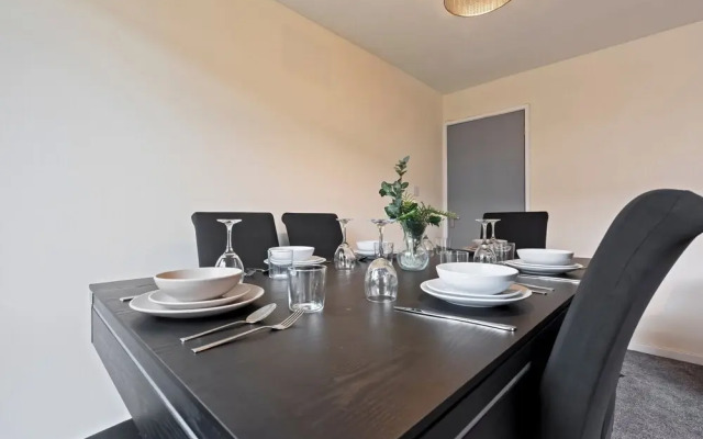 8guests-3br-parking-familyfriendly-nearairport
