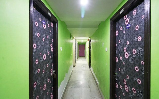 OYO 16627 Xpress Inn