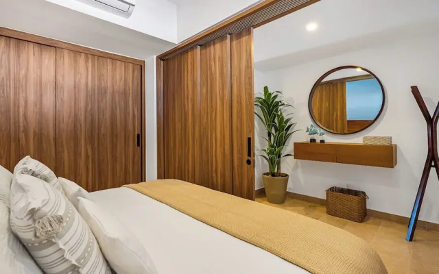 Oceanfront 1BR with Balcony & Pool
