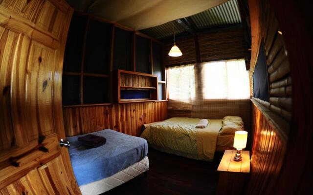 Jungle House next to Refugio la Brisa del Diablo