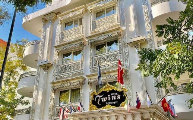 Twins  Boutique Hotel