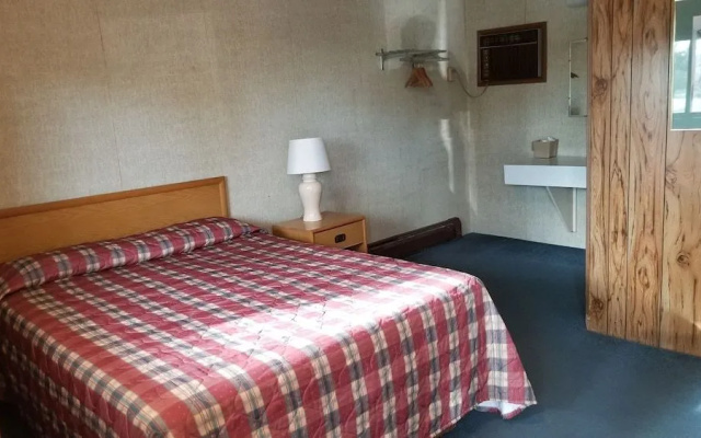 Tri Terrace Motel