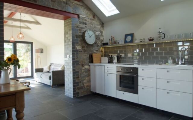 Holiday Home Cae Cwpwl