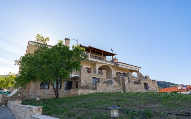 Paul's American Mansion- Volos suburb