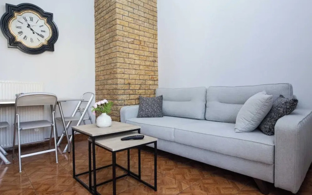 Central 2Bd Apt w Balcony by Monastiraki