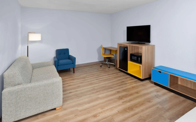Days Inn & Suites by Wyndham Siler City