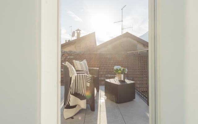 Pozzo Vertical Apartment With Garden and Parking