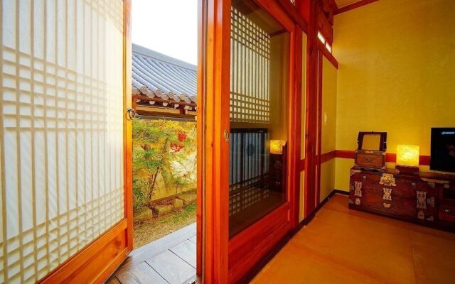 Jeonju Gwigeoraesa Hanok Stay